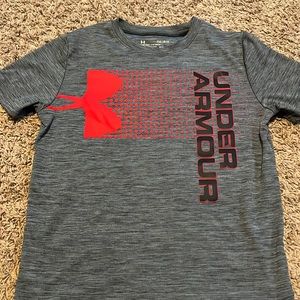 grey under armor shirt